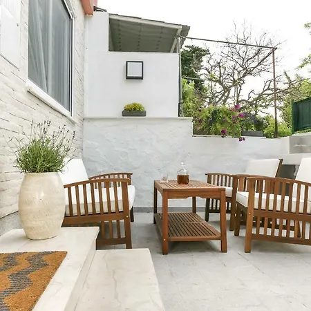 Apartment Retreat @ Town Center W/terrace