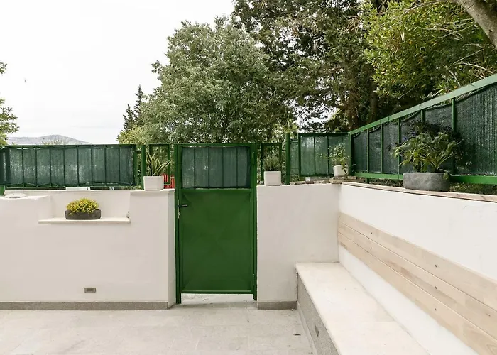 Retreat @ Town Center W/terrace Split